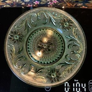 Vintage Uranium Tiara Glass Sandwich Chantilly Green 7.5" Salad Plate